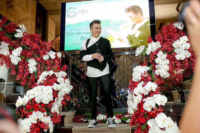 Dương Triệu Vũ chi 100 triệu đồng mua album mới của Đàm Vĩnh Hưng